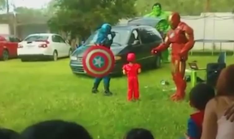 VIDEO VIRAL: quería a los 'Vengadores' en su cumpleaños y Hulk le arruinó el festejo