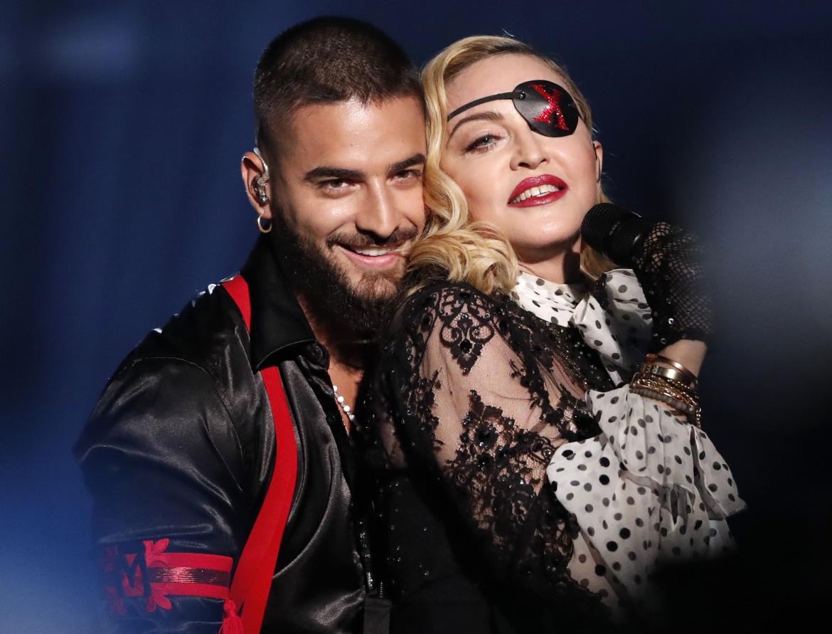 Madonna sedujo a Maluma en versión real y de holograma en los Billboard