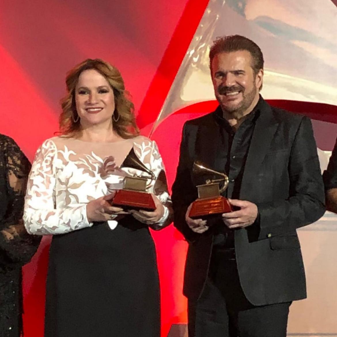 Latin Grammy: Pimpinela recibió el Premio a la Excelencia Musical