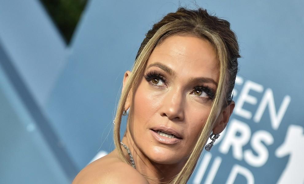 Jennifer Lopez impactó con selfie al natural donde mostró su increíble cuerpo