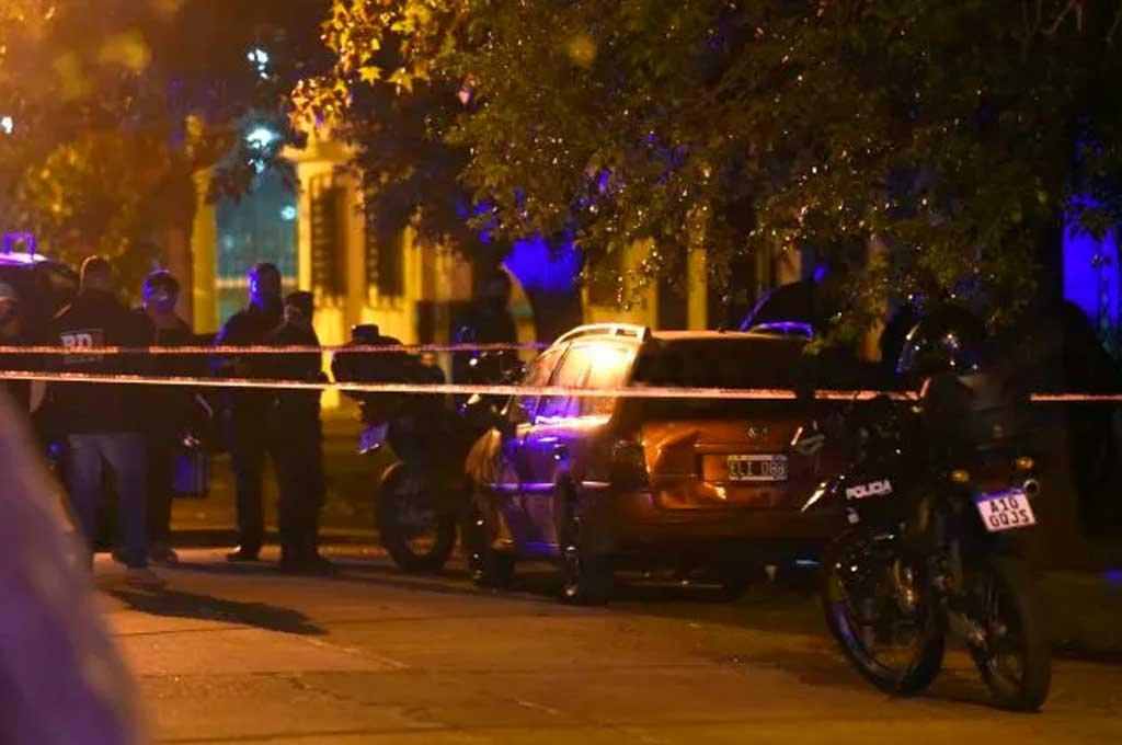 Violencia en Rosario: desde una moto asesinaron a tiros a un joven de 18 años