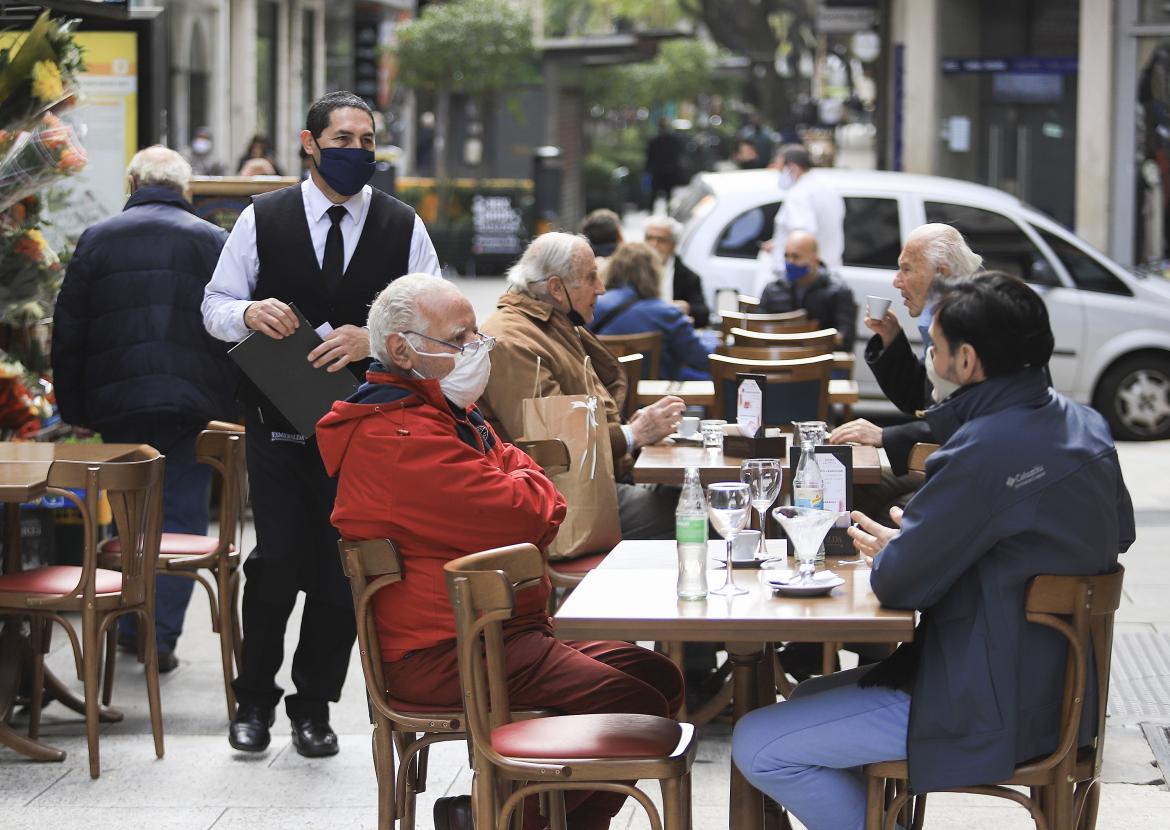 Habilitación de mesas al aire libre en bares y restaurantes en Ciudad, elevó 45% la facturación