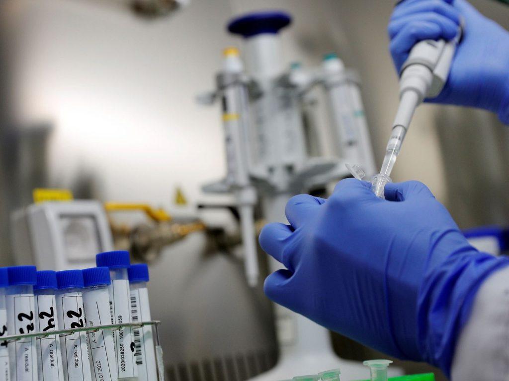 Siguen los interrogantes sobre la vacuna contra el coronavirus que espera la Argentina