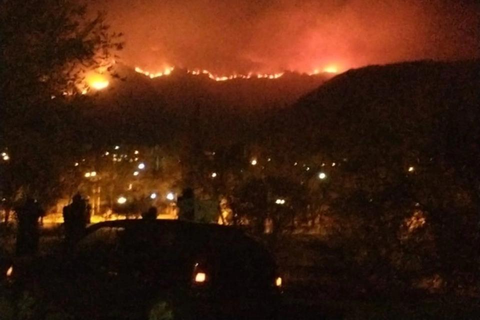 Córdoba: tres focos de incendios forestales combatidos por más de 300 bomberos, hay brigadistas heridos y evacuados