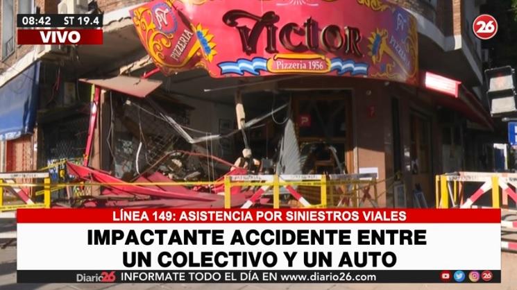 Pudo ser una tragedia: colectivo chocó con un auto y se incrustó en una pizzería de Vicente López