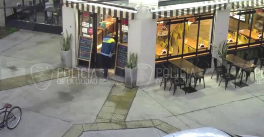 Joven de 18 años fue rescatada en un bar de Liniers: había sido drogada y abusada por el amigo de su ex