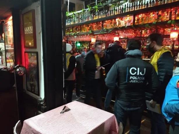 Descubrieron y clausuraron dos fiestas clandestinas con un centenar de personas en Villa Crespo