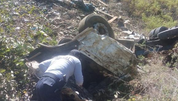 Siete muertos, entre ellos seis niños, al caer una camioneta a un abismo en Perú