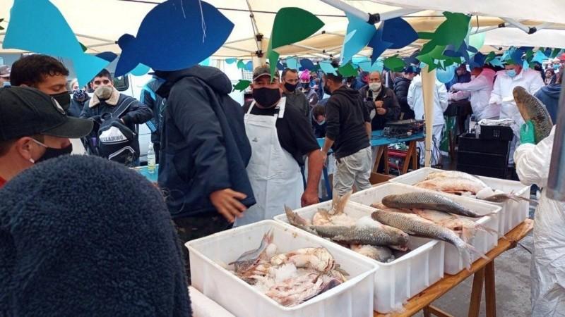 “Pescadazo” frente al Congreso para visibilizar la histórica y alarmante bajante del río Paraná