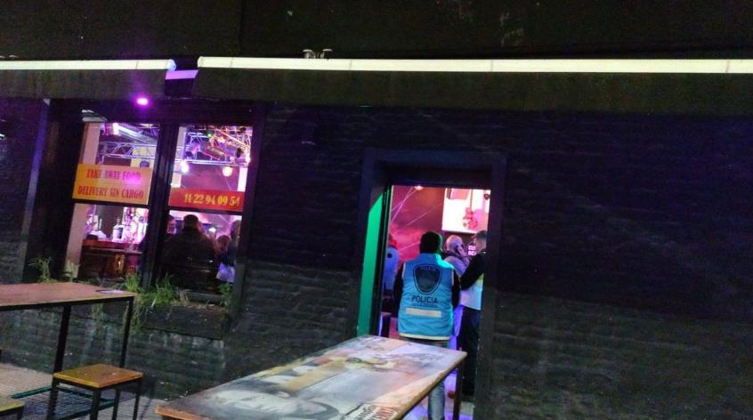 Detuvieron a dos encargadas de un restaurante de Palermo: había una fiesta clandestina con 100 personas