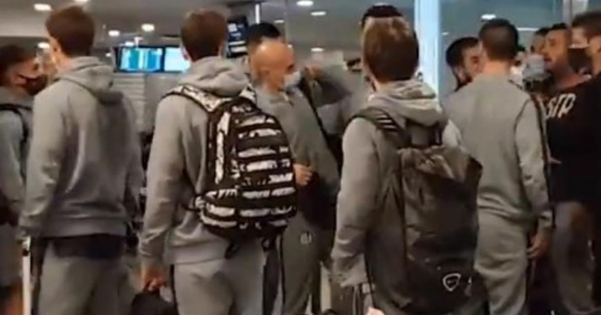 Escándalo con los jugadores de San Lorenzo en el aeropuerto de Córdoba