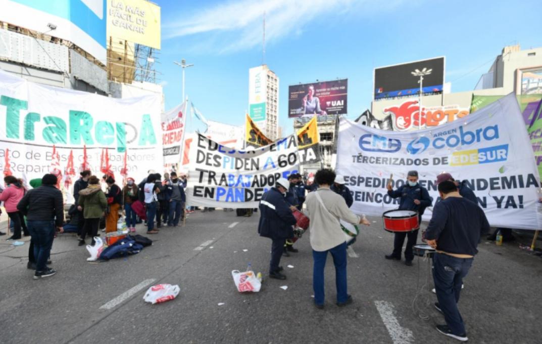 Corte total en Puente Pueyrredón por protesta de organizaciones sociales: caos de tránsito en zona Sur