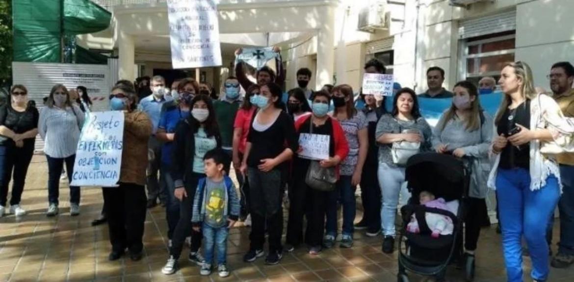 Sancionaron a dos enfermeras que se negaron a asistir un aborto en San Juan y hay polémica
