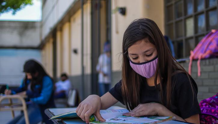 Chicos de hasta tercer grado ya no deberán usar tapabocas en escuelas de la Ciudad
