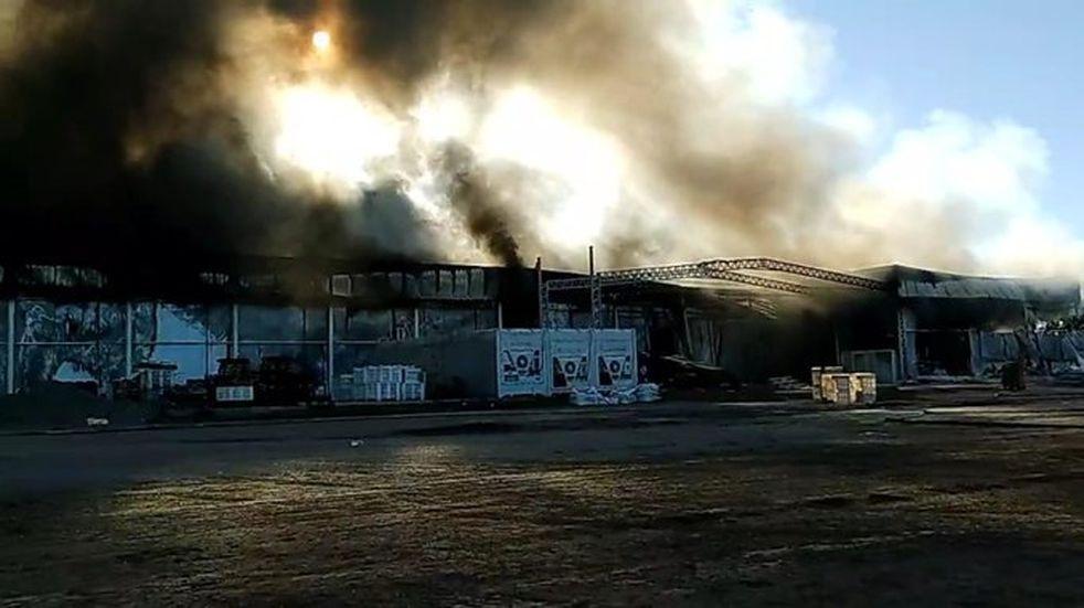 Voraz incendio arrasó una fábrica de quesos y las pérdidas son millonarias