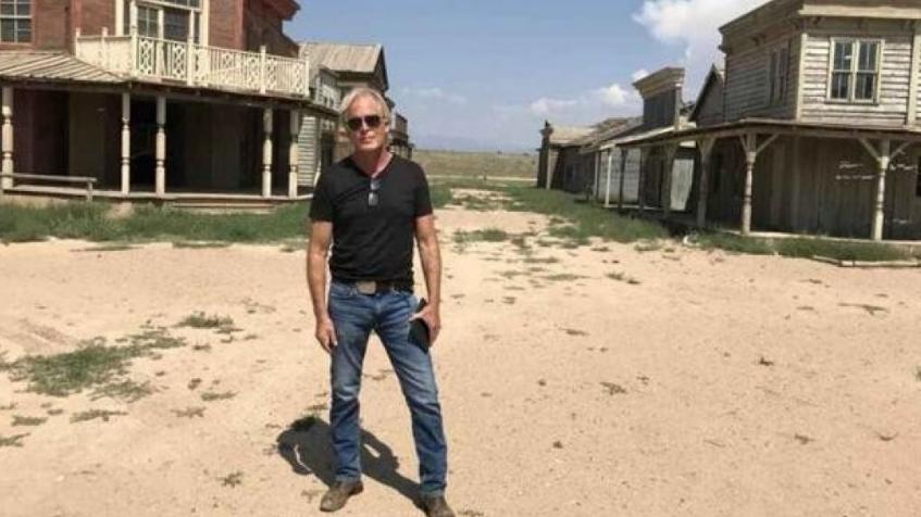 El asistente de dirección de “Rust” habló tras los dichos de Alec Baldwin: ¿quién apretó el gatillo?