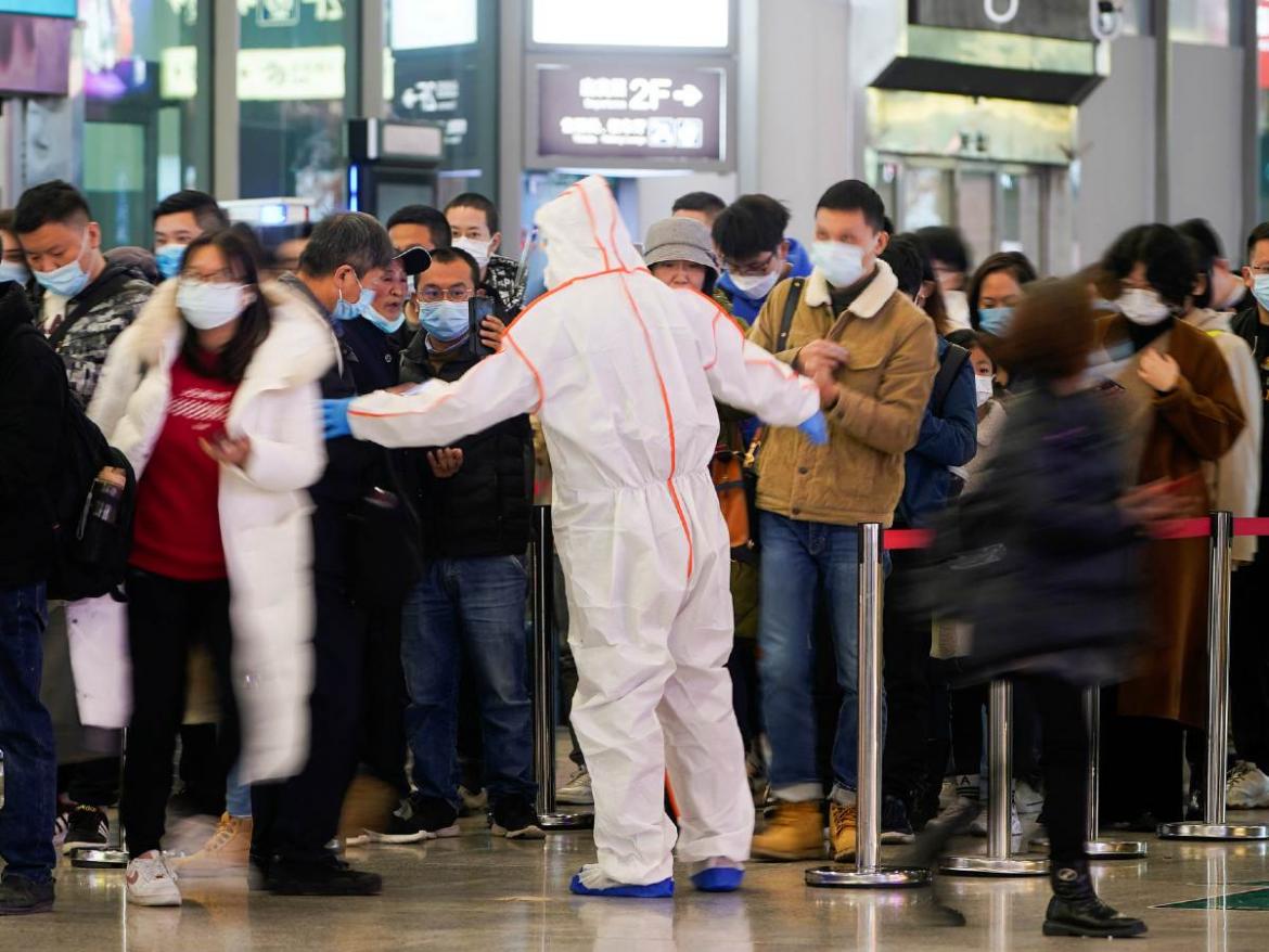 Crece el estado de alerta: experta de la OMS dice que Ómicron podría reinfectar a curados del coronavirus